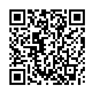 杰弗里和韦德也面色凝重地观看着战场二维码生成