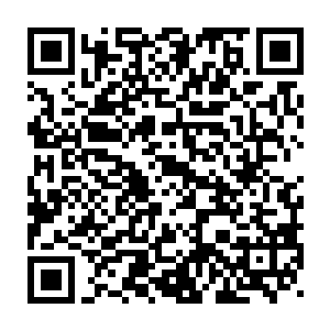极目望去海天交接的地方就是一边深蓝色分不清哪里是天空哪里是海洋二维码生成