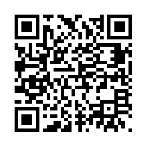 林娜一边抱着手臂可怜兮兮地往他们身边蹭二维码生成