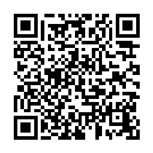 林封谨就混在了这些人当中向着火场里面张望着二维码生成