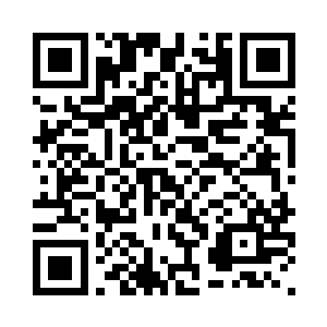 林小璐和姜妃迅速闪身到谈薇旁边二维码生成