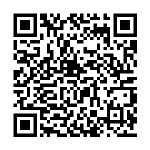 林烽开始连接自己身上的通讯设备和升空的卫星二维码生成