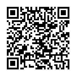 林若溪目光飞快地在那些明星休息室的门口标签上扫过二维码生成