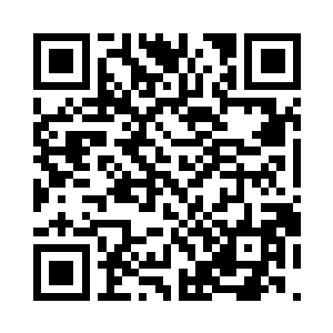 果然看到一个黝黑的山洞出现在不远处二维码生成