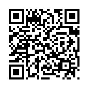枫叶山的山脚下是一条四车道的柏油马路二维码生成