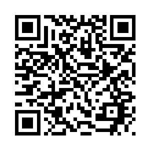 某人还没有意识到自己在长辈面前二维码生成