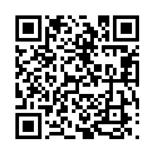 柔软的河滩上被砸出了一个巨大的坑洞来二维码生成