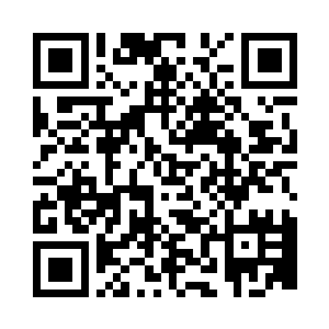 柳逸尘和小美女坐在餐厅的一个角落里二维码生成