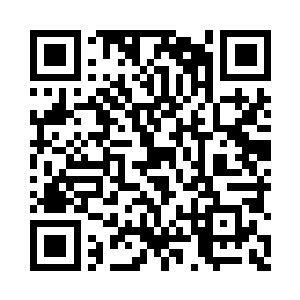 树人们扛着土球唱着欢快的歌曲走向森林深处二维码生成