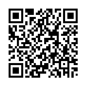 样貌最出众的李安整理了一下衣服二维码生成