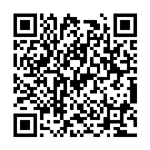 根据烟雾中传来的装甲车发动机的声音开始了盲射二维码生成