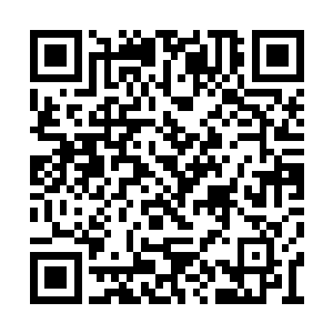 格拉克罗多人乘坐着宇宙飞船飞入了漆黑的太空二维码生成