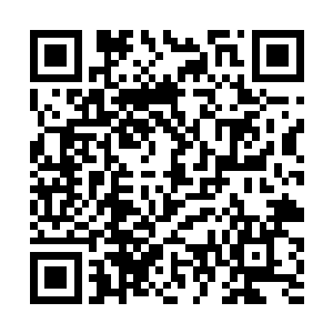 格斯看到一面黑色三星闪电战旗在烈风中熊熊燃烧着二维码生成