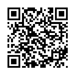 格罗廖夫伸手在尤里的头上拍了一巴掌二维码生成