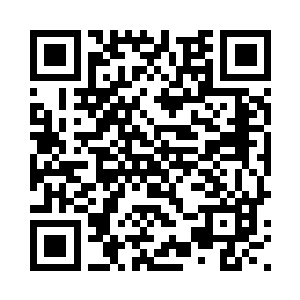 格罗廖夫对着高扬伸出了一根手指二维码生成