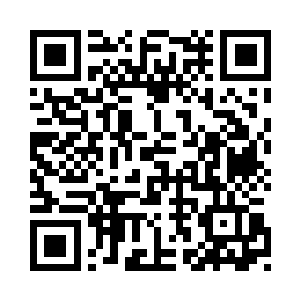 格里站在被破坏的船舷的护栏边上二维码生成