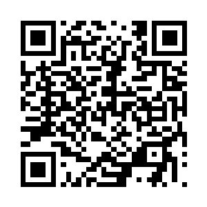 桃花和春三十娘正一左一右抬着一把竹椅二维码生成