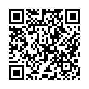 桌上的半截蜡烛似乎也感受到了外面的寒风二维码生成