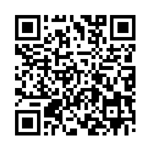 桌子上已经放了三菜一汤的简单农家菜肴二维码生成