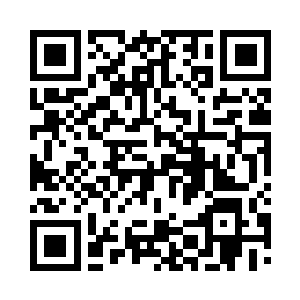 桌子上横七竖八已经摆放着不少啤酒瓶二维码生成