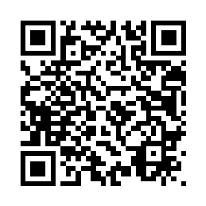 梦幻玉随意坐在一块凸起的岩石上二维码生成