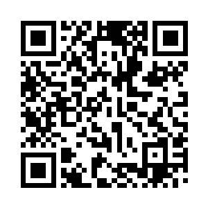 梧桐树的空隙在院子里投下了金黄的剪影二维码生成