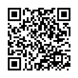 棉被卷子的上端还露出了一把乱糟糟的长头发二维码生成