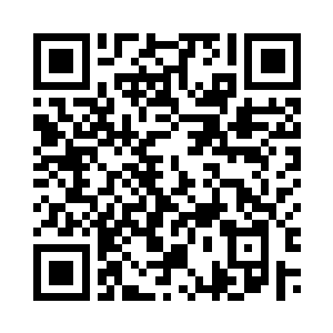 楚之云和周秀云也只好跟在他后面二维码生成