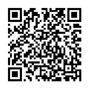 楚暮尝试着将手掌放在无剑炼狱入口旁的黑色剑碑上二维码生成