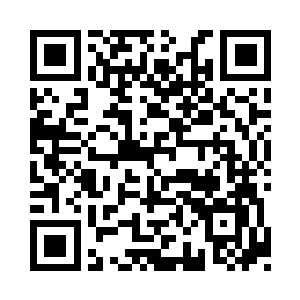 楚暮端起杯子将搅合了枯木角蟒独角的清水二维码生成