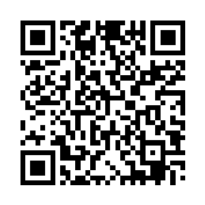 楚翔天不着痕迹的将母亲的遗照背了过来二维码生成