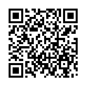 欣长的身子不自觉就走到了宋词的前面二维码生成