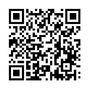 欧迪手中捧着一个一尺见方的古木宝盒二维码生成