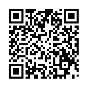 欧阳志远把另一条安全带递到工作人员面前二维码生成