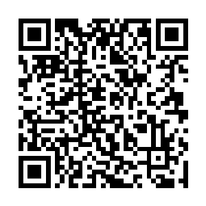 欧阳志远眼看那男人的脚恶狠狠的再次踹向苗得水的二维码生成