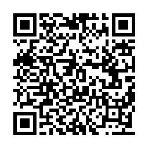 正中央的地方被人用细针精心的刻出来一个八卦二维码生成