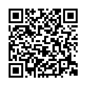 正在几名护卫的保护下认认真真的挑选着飞剑二维码生成