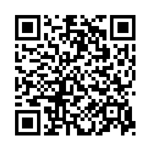 正在向后想挪到田埂后面的狙击手立刻不动了二维码生成