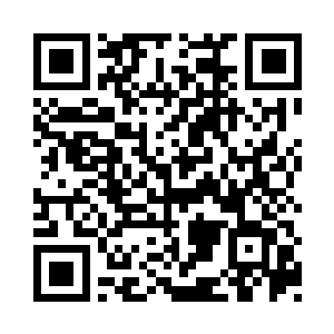 正在埋头整理文件的安娜抬头看了马文一眼二维码生成