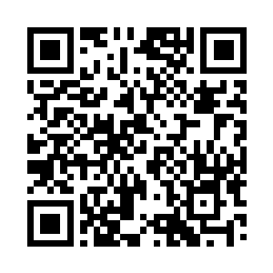 正在小心的在精钢扳指上锉挂弦的小凹槽二维码生成