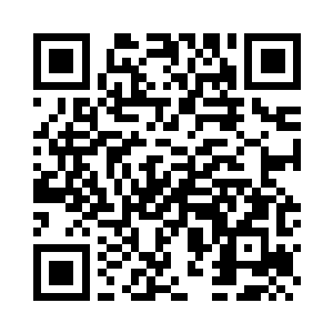 正在整理照片的温柔抬脸看看四周二维码生成