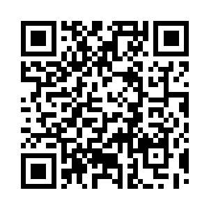 正在无聊的用超级电脑玩着游戏的柯本二维码生成