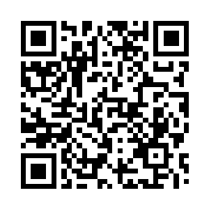 正在讲话的人因为会议室的门被推开二维码生成