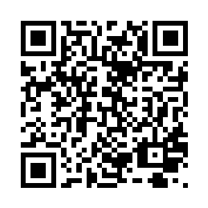 正在陪林父林母等人看别墅的李显贵二维码生成