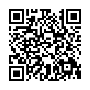 正坐在旁边笑眯眯地看着过来挑选战利品的人二维码生成