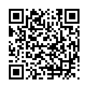 正好在街上遇到刚才封了铺子的几个官差二维码生成