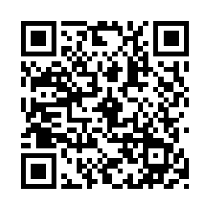 正好看到众多年轻人还有别的宾客都往这里走二维码生成