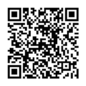 正好看到先前的护卫带着一个女子走进了上官锦的房间二维码生成