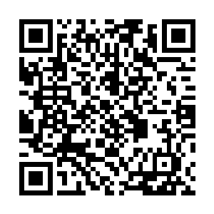 正如他愿意把诺大的倾城国际完全交到厉倾城的手上一样二维码生成