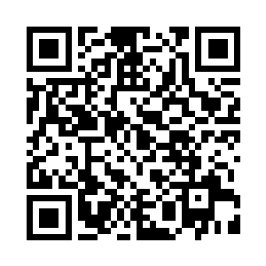 正当保安打算上前例行询问的时候二维码生成